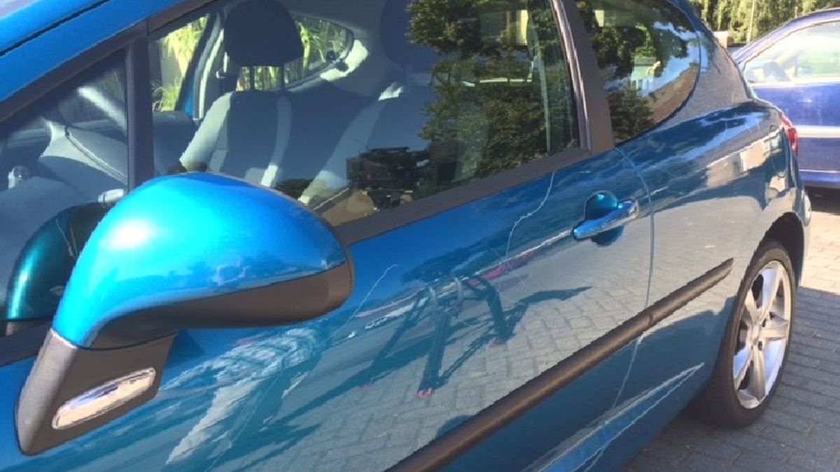 Autokrasser slaat weer toe: vijf auto's beschadigd in Bargeres