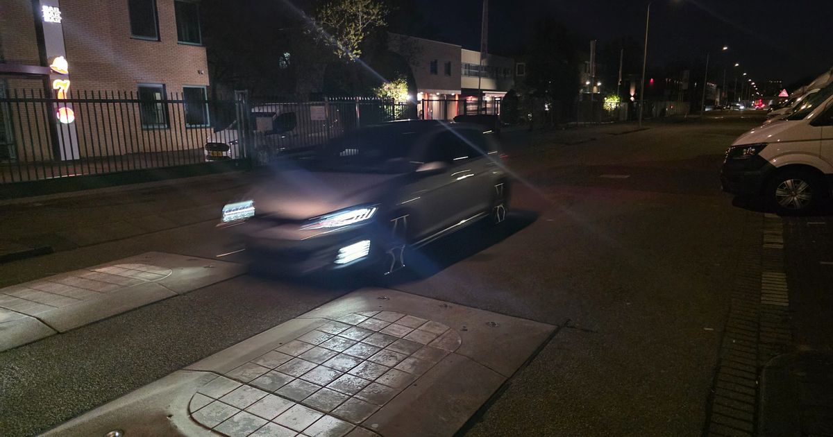 Straatracers scheuren door woonwijk