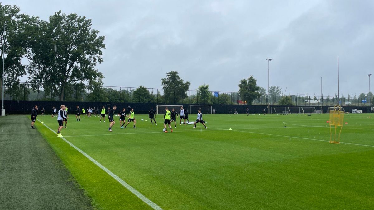 FC Groningen start nieuw seizoen in stromende regen, Dick Lukkien en internationals grote afwezigen