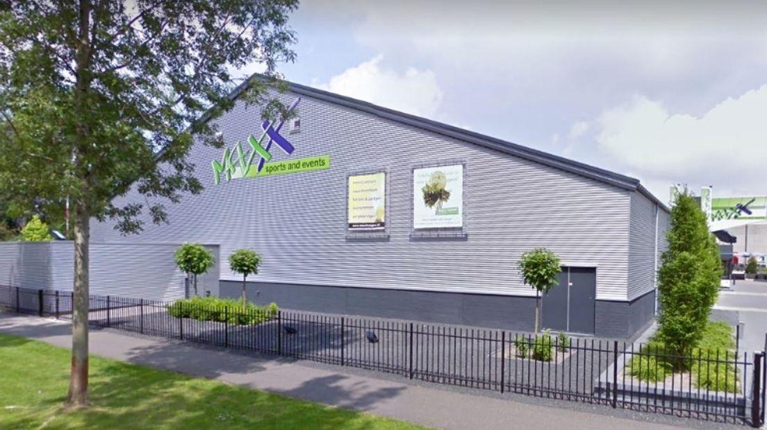 Eigenaar Max Jacobsen van Maxx Sports voelt zich niet serieus genomen door de gemeente (Rechten: Google Streetview)