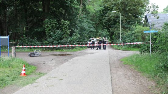 Fietser zwaargewond bij aanrijding Deventer. Fietser zwaargewond bij aanrijding Deventer.