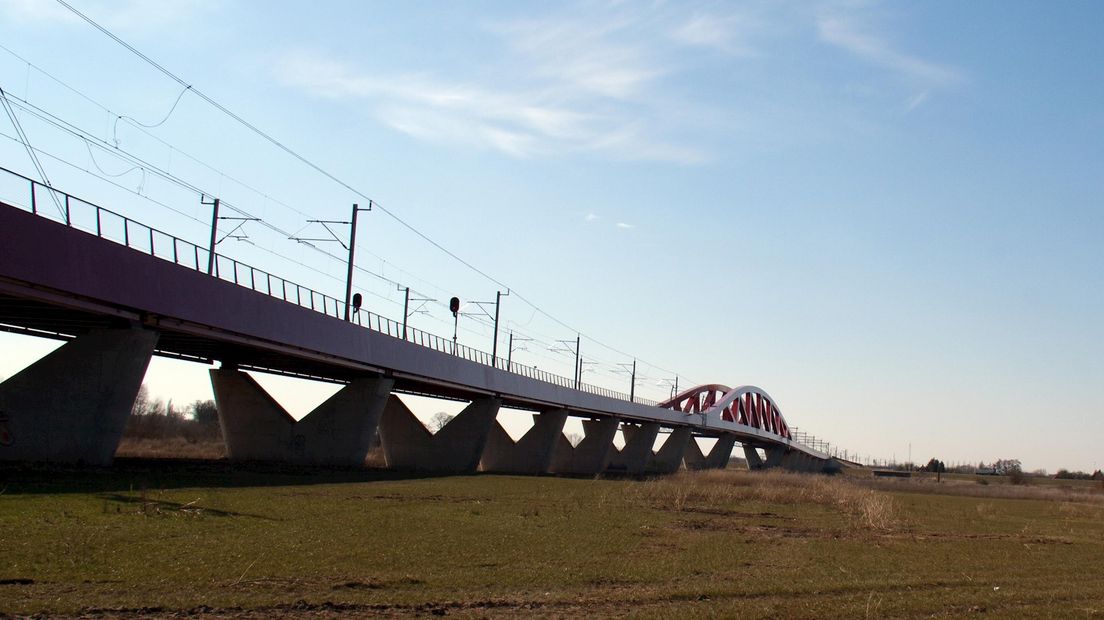 Bijna ramp met treinen op Hanzebrug