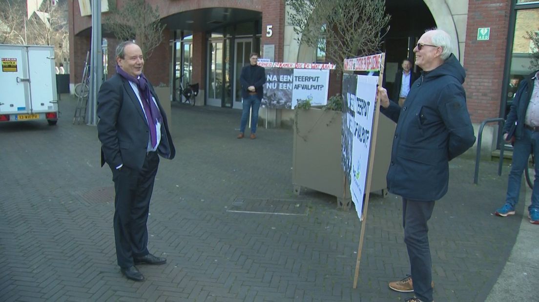Staatssecretaris Hans Vijlbrief tijdens een werkbezoek aan de afvalwaterlocaties in Twente