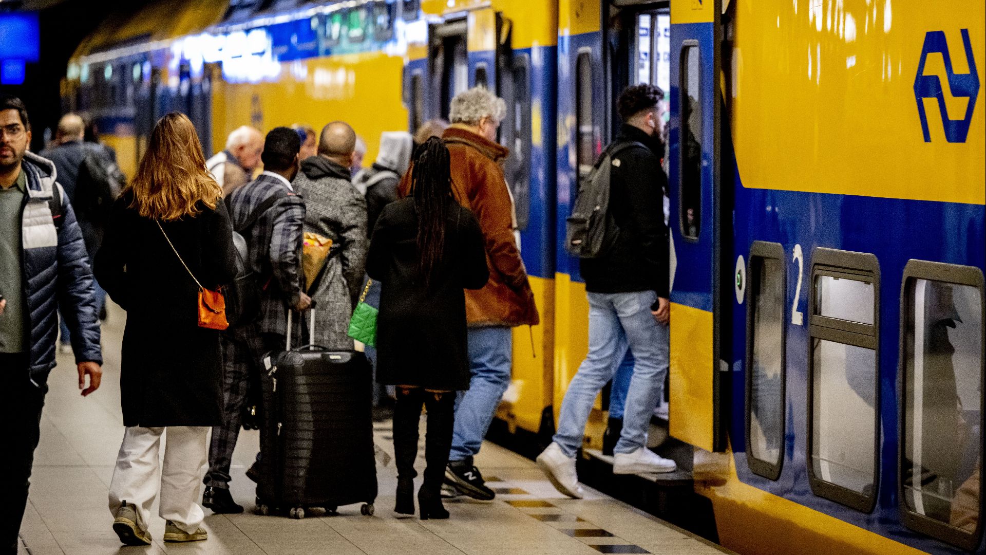 Versoberde Dienstregeling NS Gaat In, Dit Betekent Het Voor Jou - RTV ...