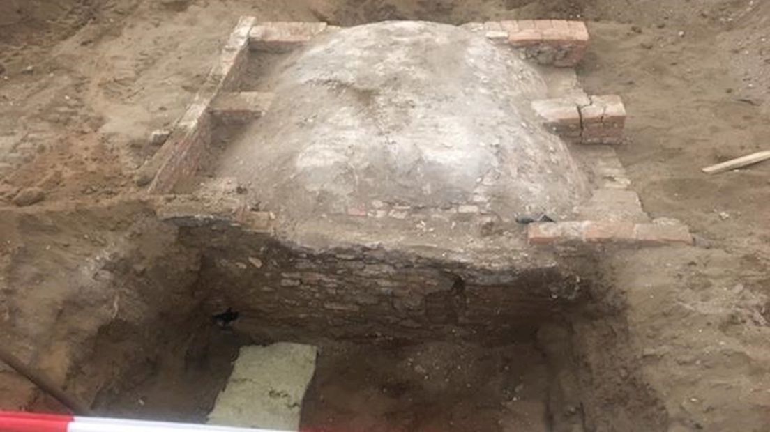 Archeologen ontdekken grafkelder in Grote Kerk Zwolle