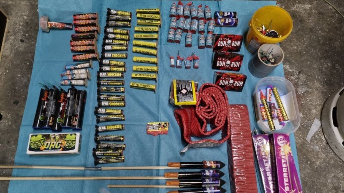Tientallen kilo's zelfgemaakt vuurwerk gevonden in woning Haelen