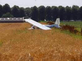 Vliegtuigje crasht in weiland bij Stadskanaal