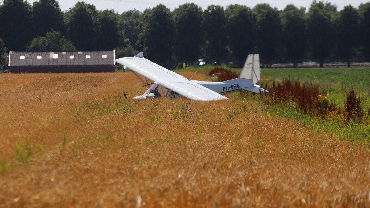 Vliegtuigje crasht in weiland bij Stadskanaal