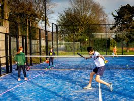 Buurt niet blij met padelbanen: 'Kinderen kunnen niet slapen door dat geknal'