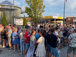 Tientallen Albergenaren bij infoavond over azc: 'Burgemeester tot nu niet gezien'