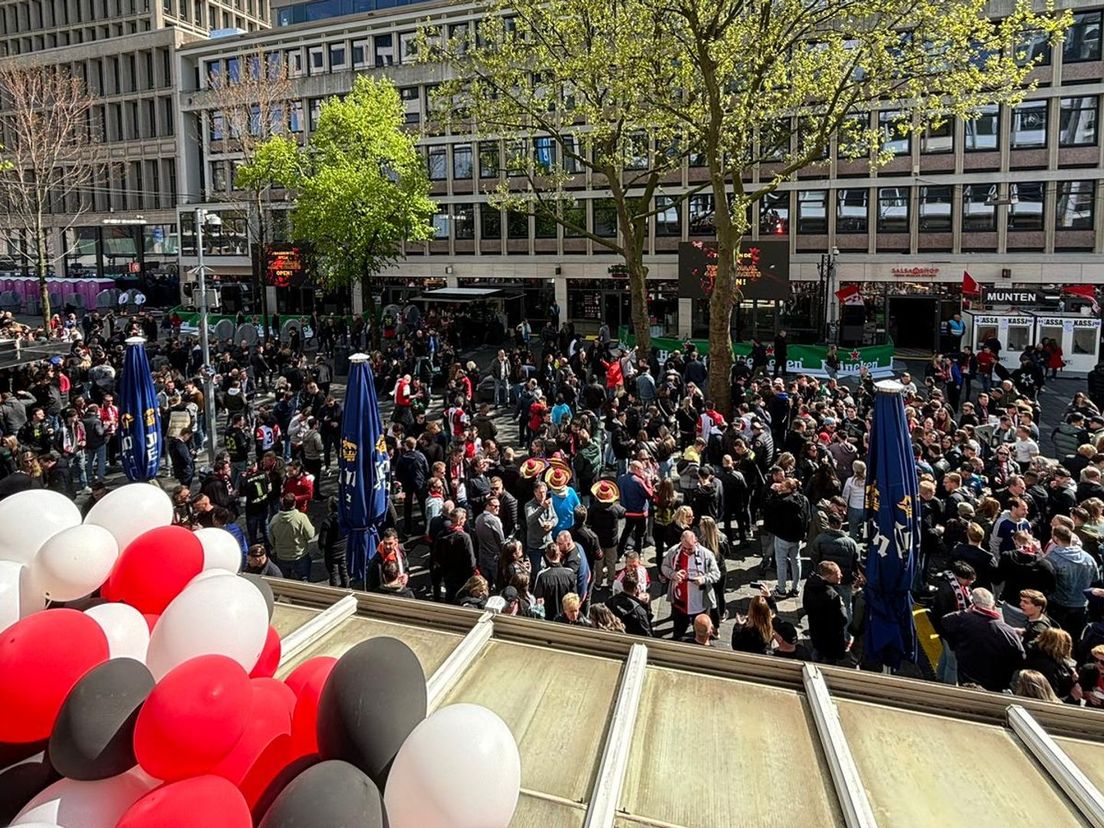 Honderden fans op het stadhuisplein