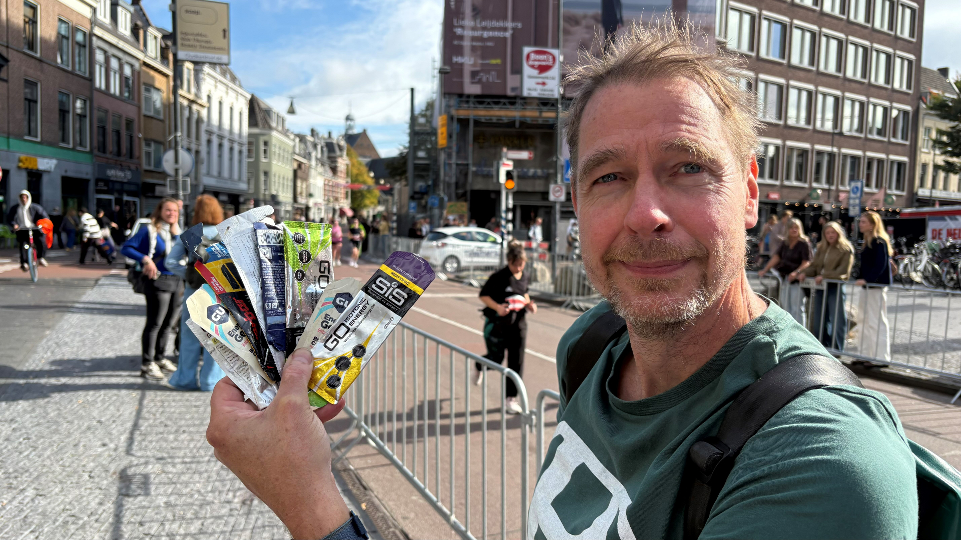 Anton ruimt afval op na de Singelloop: 'Behalve deze pijnpunten, lijkt de schade mee te vallen'
