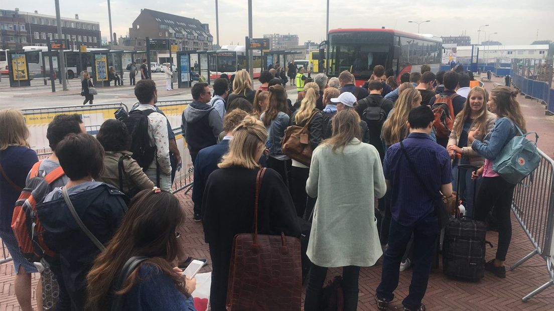 Drukte op station Delft 