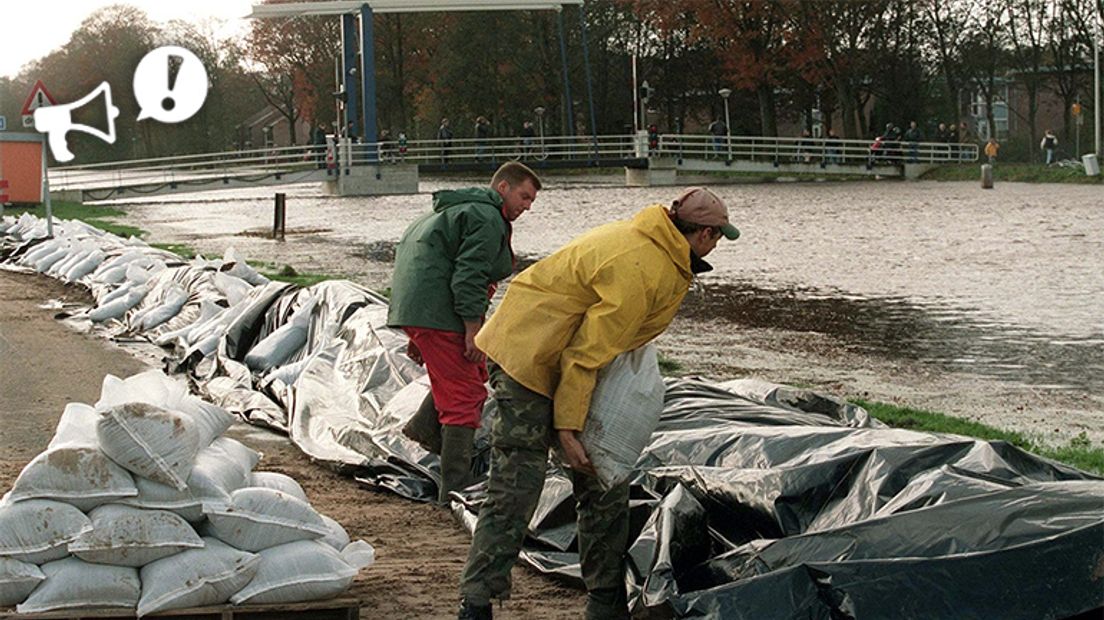 In 1998 dreigde het Stieltjeskanaal bij Coevorden te overstromen (Rechten: ANP/Hans Steinmeier)