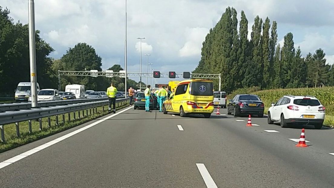 Op de A1 is aan het eind van de zaterdagochtend een ongeluk gebeurd met vijf voertuigen. Volgens de Verkeersinformatiedienst (VID) zijn er gewonden gevallen. De weg is om 14.15 uur vrijgegeven.