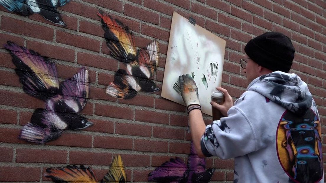 De street artist aan het werk.