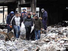 Familie en hulpdiensten halen samen lichaam vermiste Kamran onder puin explosie vandaan