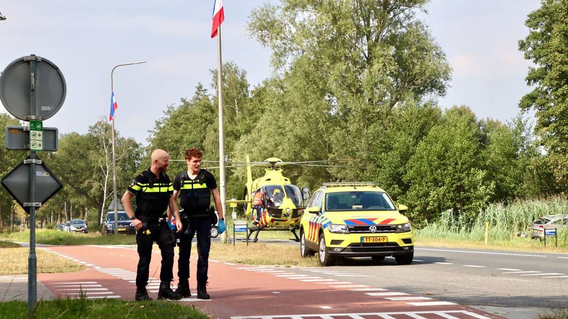 Fietser ernstig gewond, traumahelikopter geland in Agelo