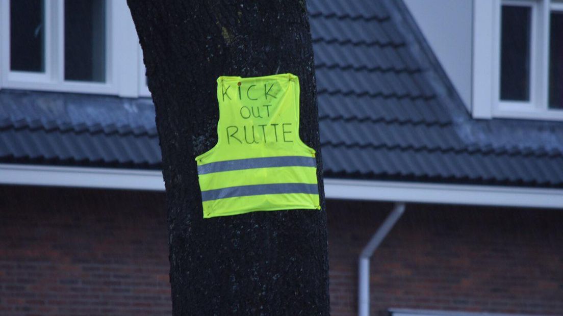 De 'gele hesjes' zijn komen overwaaien uit Frankrijk (Rechten: De Vries Media)