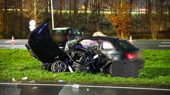 Meerdere gewonden bij zwaar ongeval in Apeldoorn. Meerdere gewonden bij zwaar ongeval in Apeldoorn.