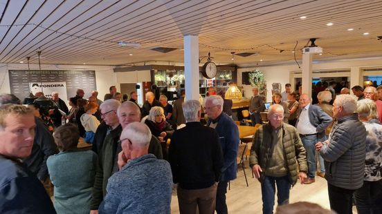 Onrust bij informatieavond over windpark, groepje loopt boos weg