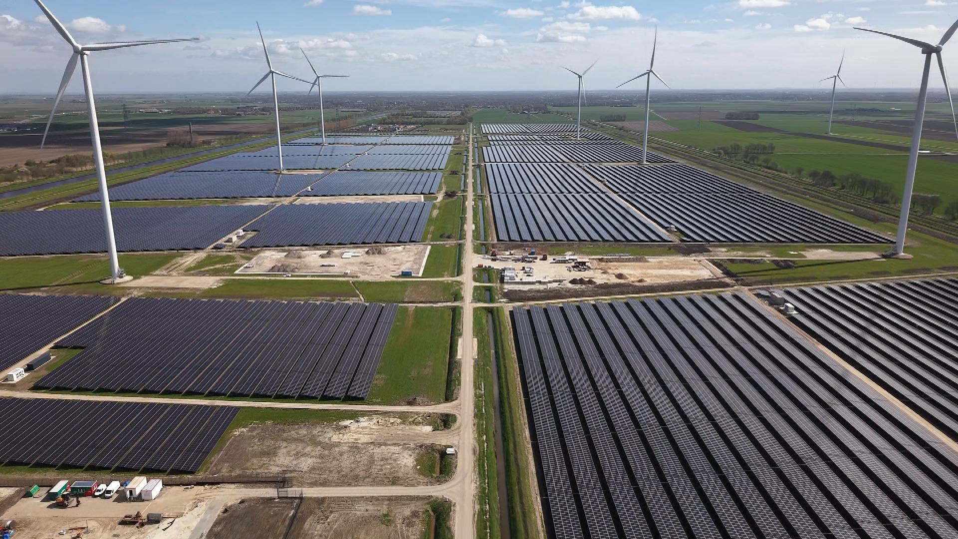 Ruim 300.000 zonnepanelen: dit is het grootste zonnepark van Nederland