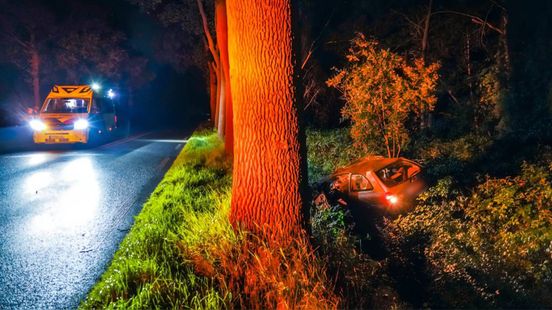Vrouw gewond na auto-ongeluk bij Meppen. Vrouw gewond na auto-ongeluk bij Meppen.