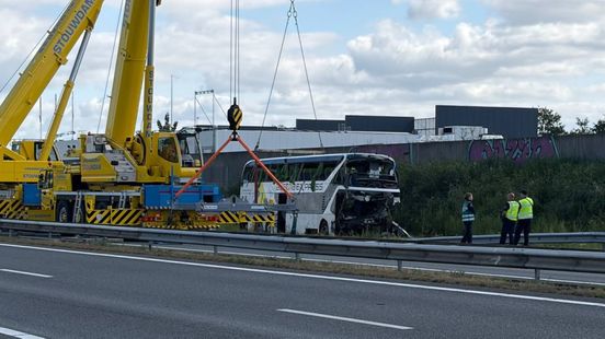 A28 weer open na busongeval • gasleiding geraakt