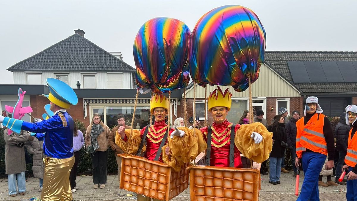 Oranjewijk Tubbergen wint 53e carnavalsoptocht in Albergen met actueel thema