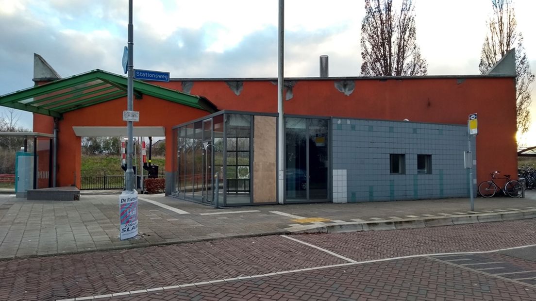 Het stationsgebouw van Hoogezand-Sappemeer