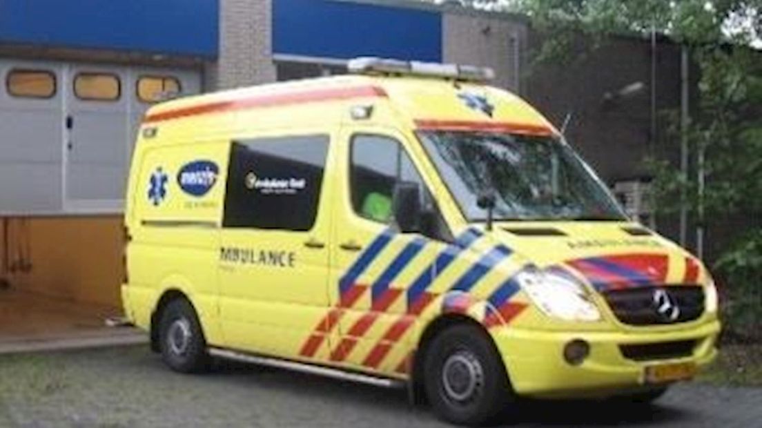 Man behandeld in ambulance na eenzijdig ongeluk in Kampen