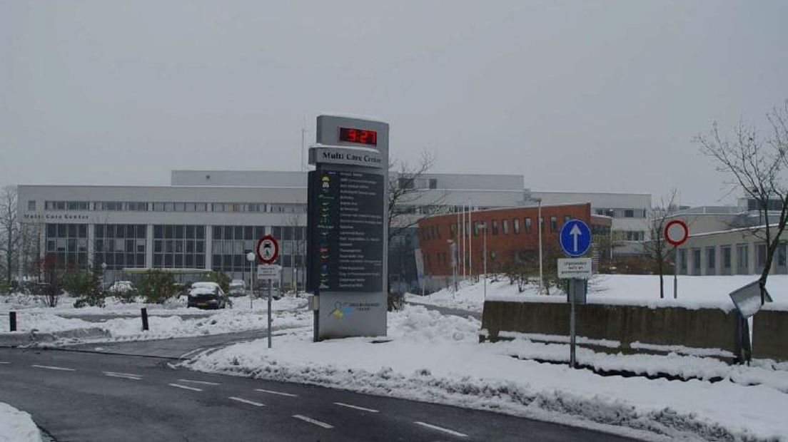 Ziekenhuis ZGT in Hengelo omringd door sneeuw