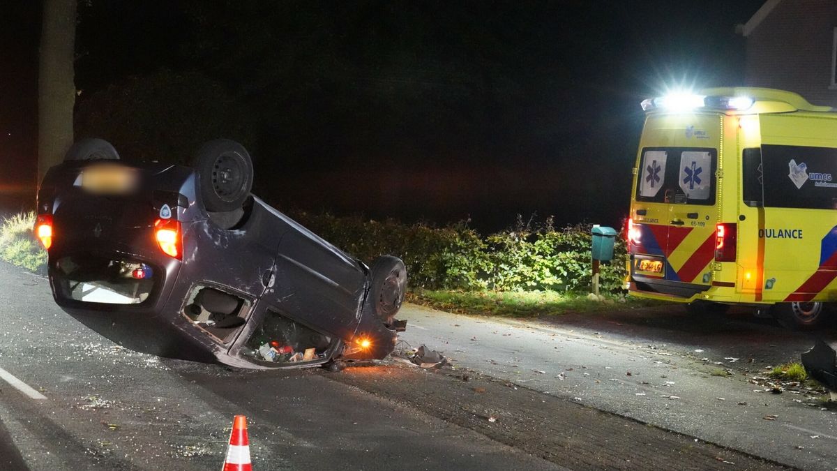 Bestuurder gewond nadat auto over de kop vliegt