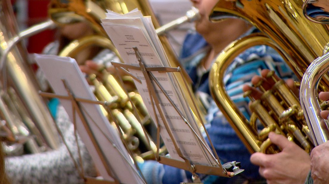Sommige gemeentes regelen muziekonderwijs zelf, door samenwerking met de harmonie bijvoorbeeld.