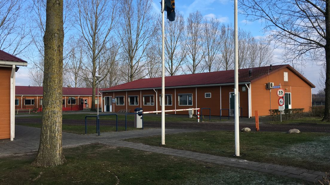 Het azc in Emmen is een van de opvanglocaties voor vluchtelingen in Drenthe (Rechten: archief RTV Drenthe)