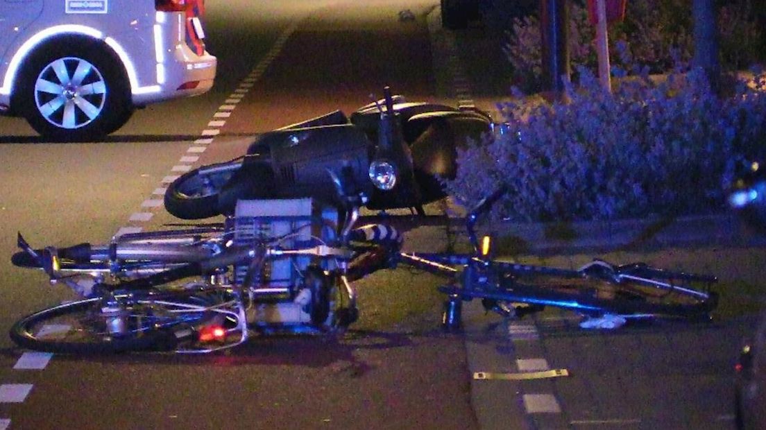 Twee gewonden bij botsing tussen scooter en fiets
