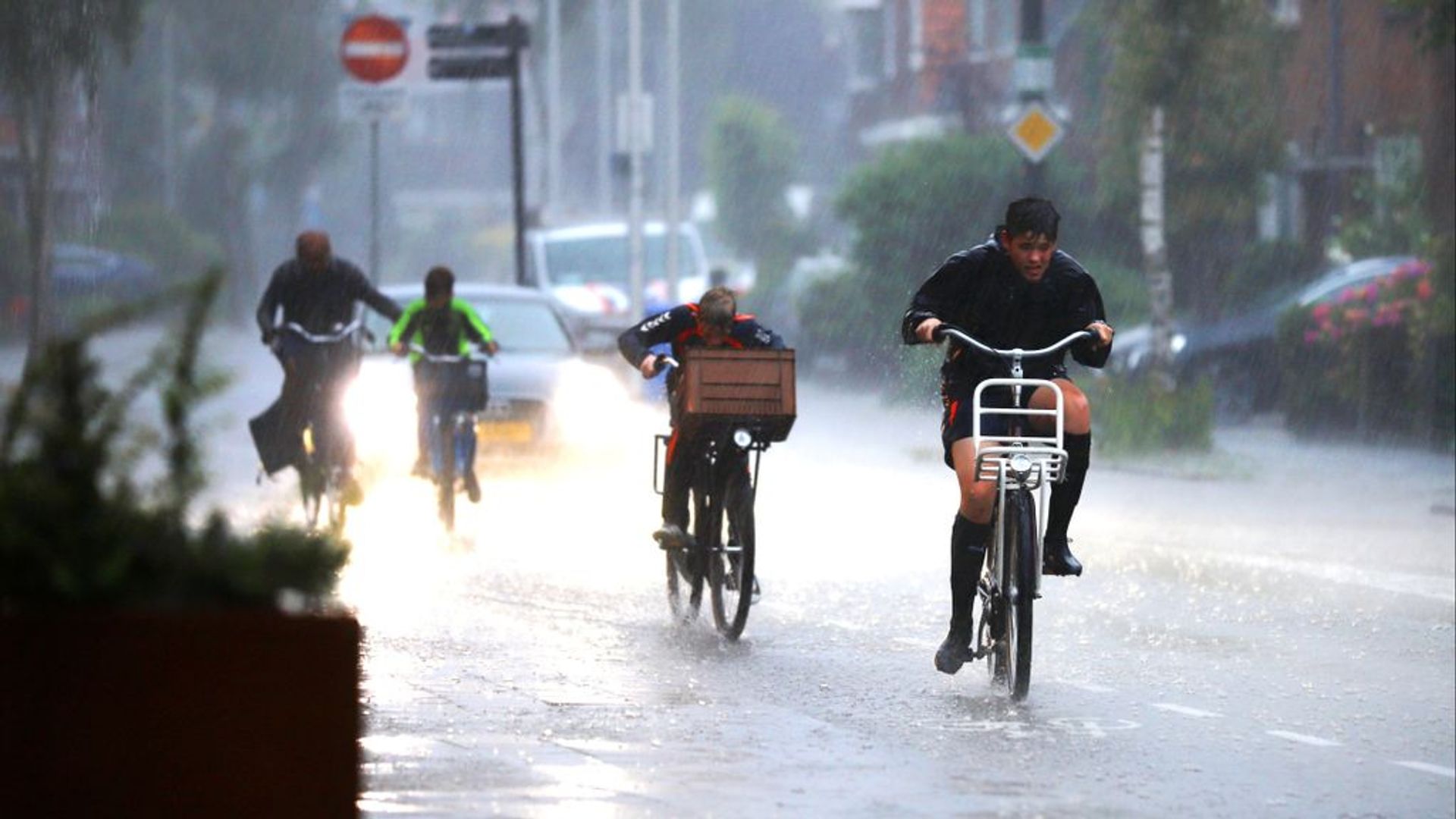 Noodweer Op Komst: KNMI Geeft Code Geel Af - Omroep Gelderland