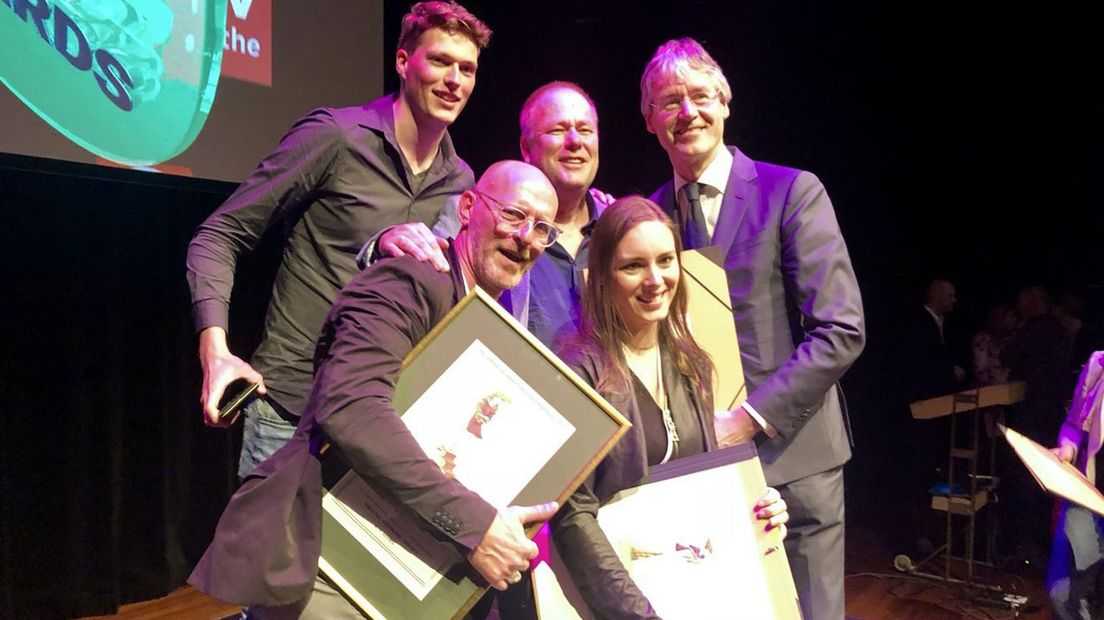 De Gouden NL Award wordt door RTV Noord gevierd. Rechts: minister Arie Slob.