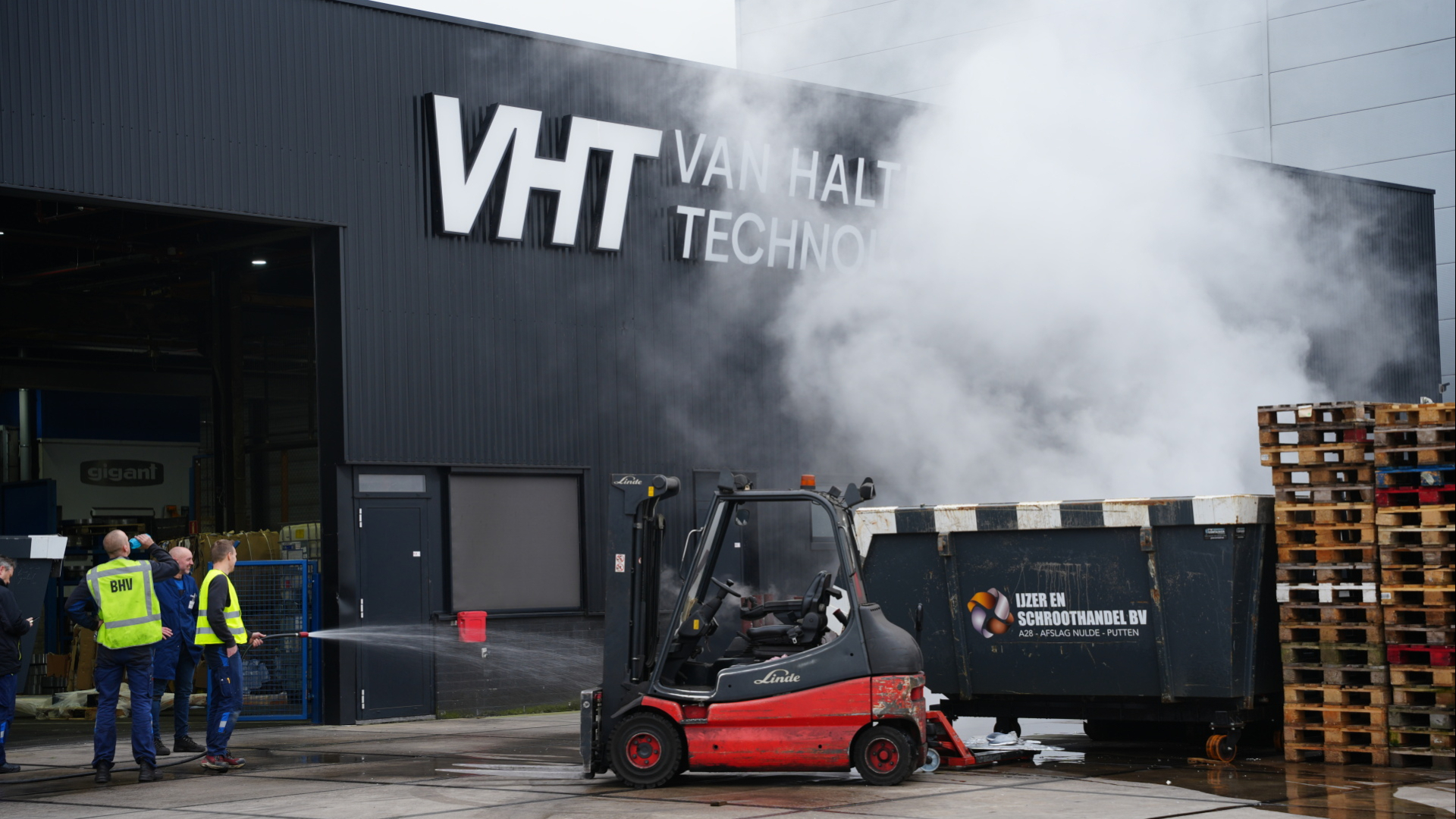 Auto belandt in droge sloot in Renswoude | Botsing in Amersfoort.