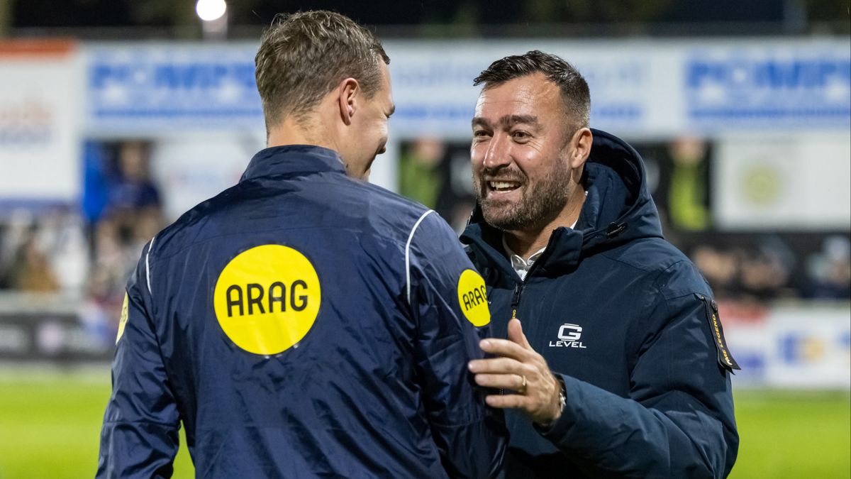 Transfercarrousel amateurvoetbal | Hoofdtrainer Bollenstreekclub verlengt met twee jaar