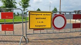 De Waalkade in Nijmegen is twee weken gelden afgesloten vanwege de hoge waterstand