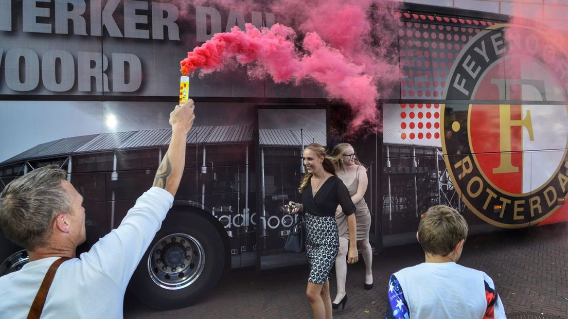 Bo ging met de bus van Feyenoord naar haar diploma-uitreiking