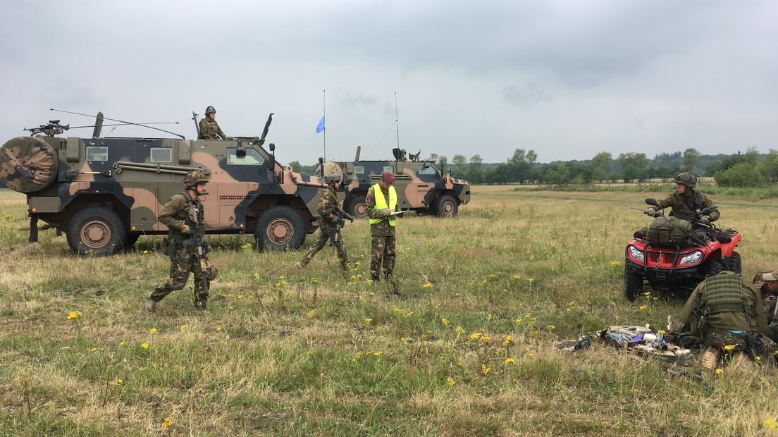 Veel militair vertoon op en rond de kazernes van de Luchtmobiele Brigade in Schaarsbergen deze weken.