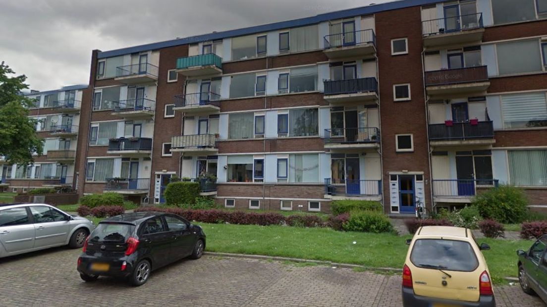 Bewoners van twee flats aan de Aubadestraat in Nijmegen mogen per direct hun balkon niet meer op vanwege instortingsgevaar. Ze hebben daarover vrijdag bericht gekregen van vastgoedbeheerder Hestia.