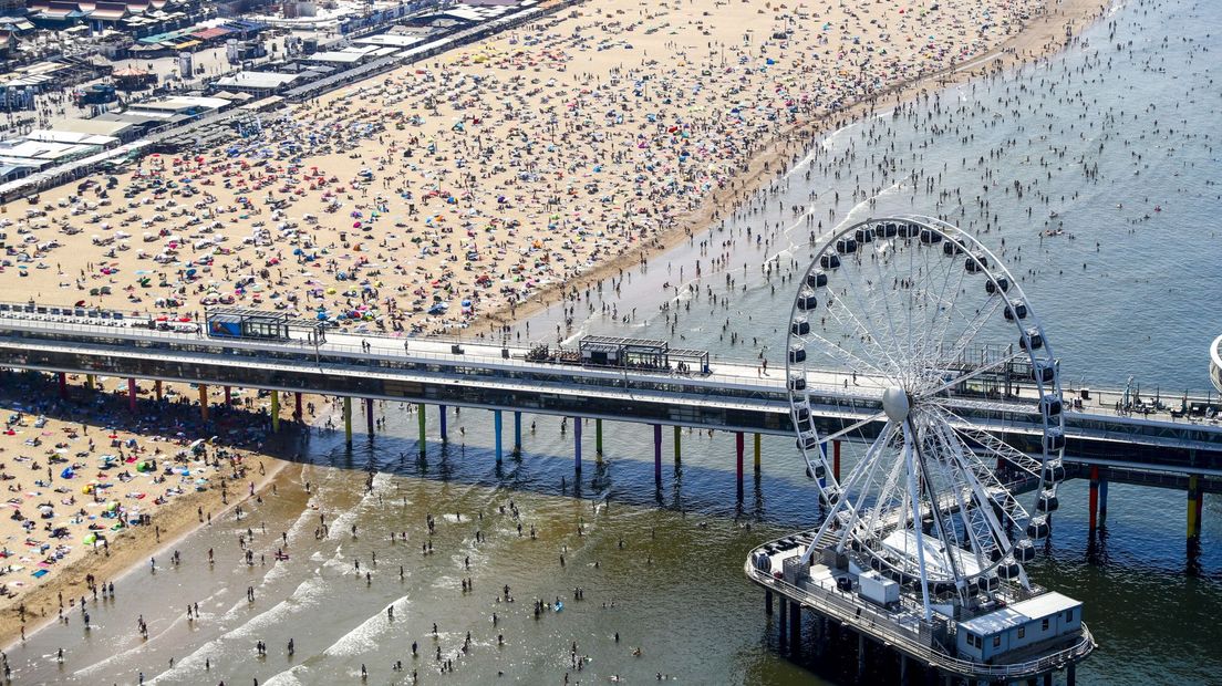 Drukte op het strand van Scheveningen