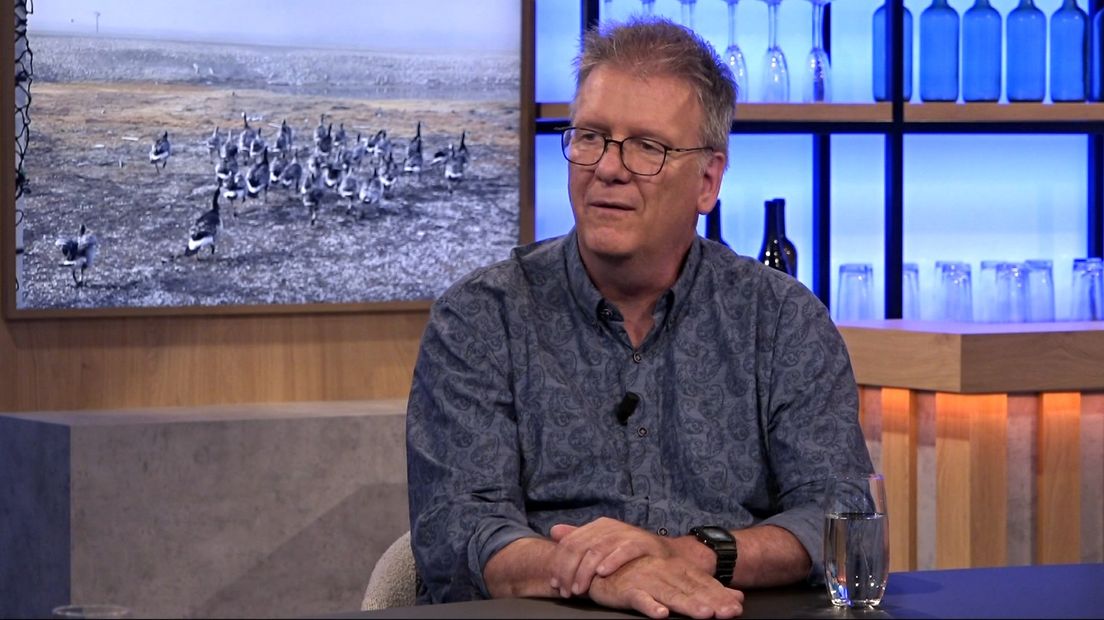 Maarten Loonen in de studio van TV Noord