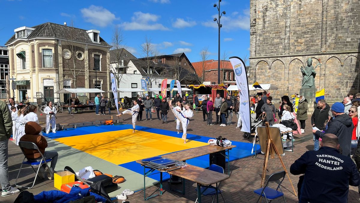 Balletje trappen of potje tennis naast Plechelmusbasiliek: Oldenzaalse clubs zoeken leden en vrijwil