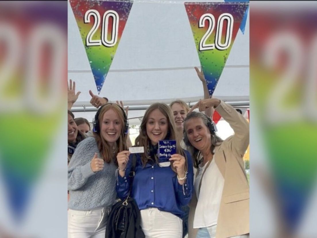 Lisa Weiland met haar moeder en zus op het feestje voor het 20-jarig bestaan van Generation R