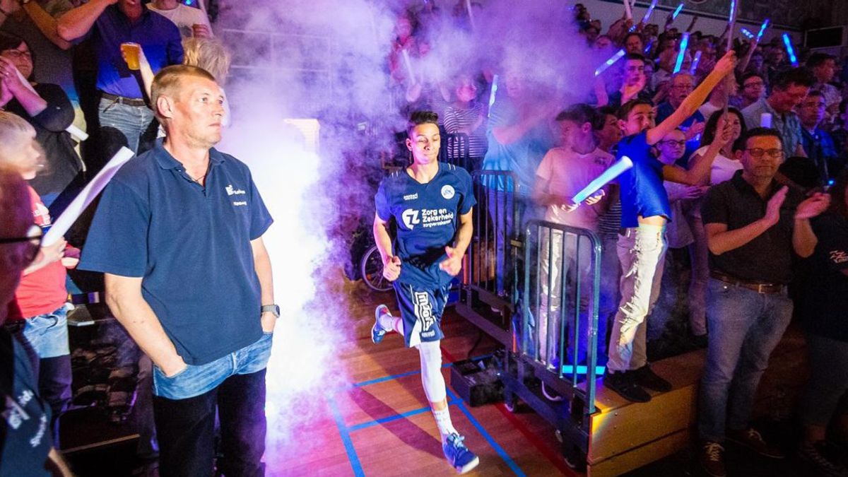 Basketballer Worthy de Jong vertrekt bij ZZ Leiden: ‘Maar ik zeg geen
