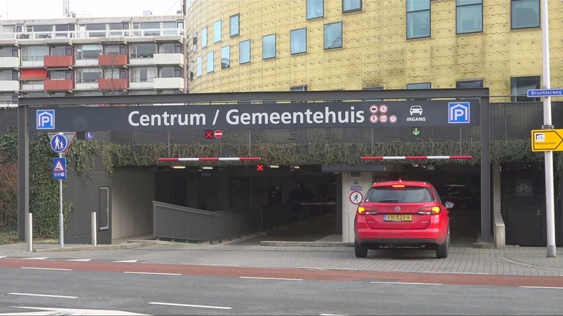 Mogelijk voortaan gratis parkeren in garage onder gemeentehuis Hardenberg